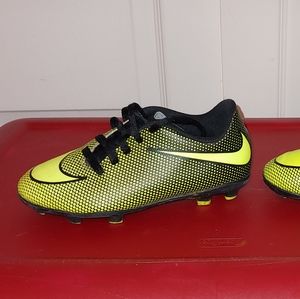 Nike boys soccer shoes size 11